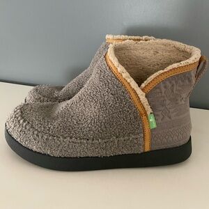 Sanuk Boots, size 8